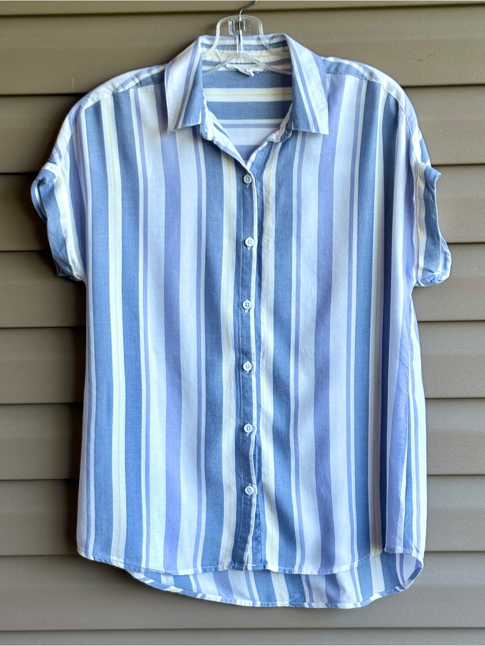 beachlunchlounge Vertical Stripe Short-Sleeve Button-Down in Blue, White, Cream